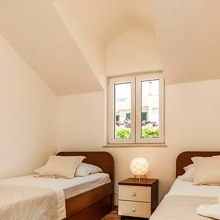 Sunset Apartment *